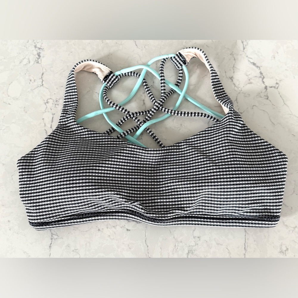 Lululemon Athletica Free To Be Wild Bra Size 8 EUC